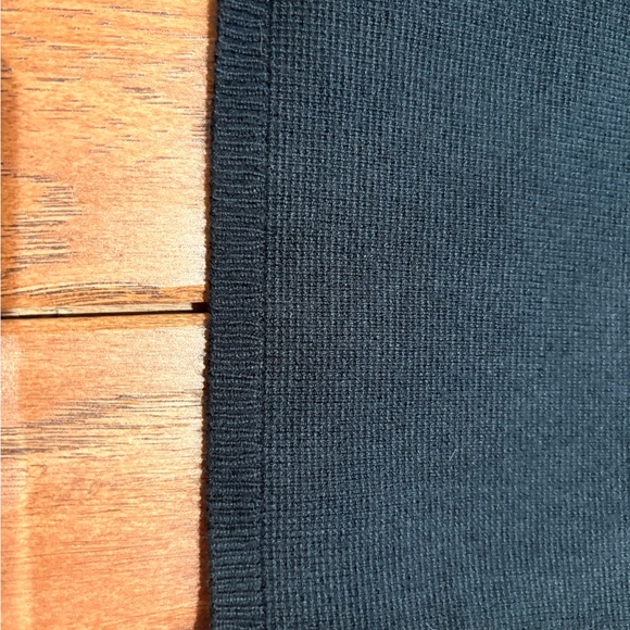 Abercrombie & Fitch Black knit Pencil Skirt with slit - Picture 5 of 8